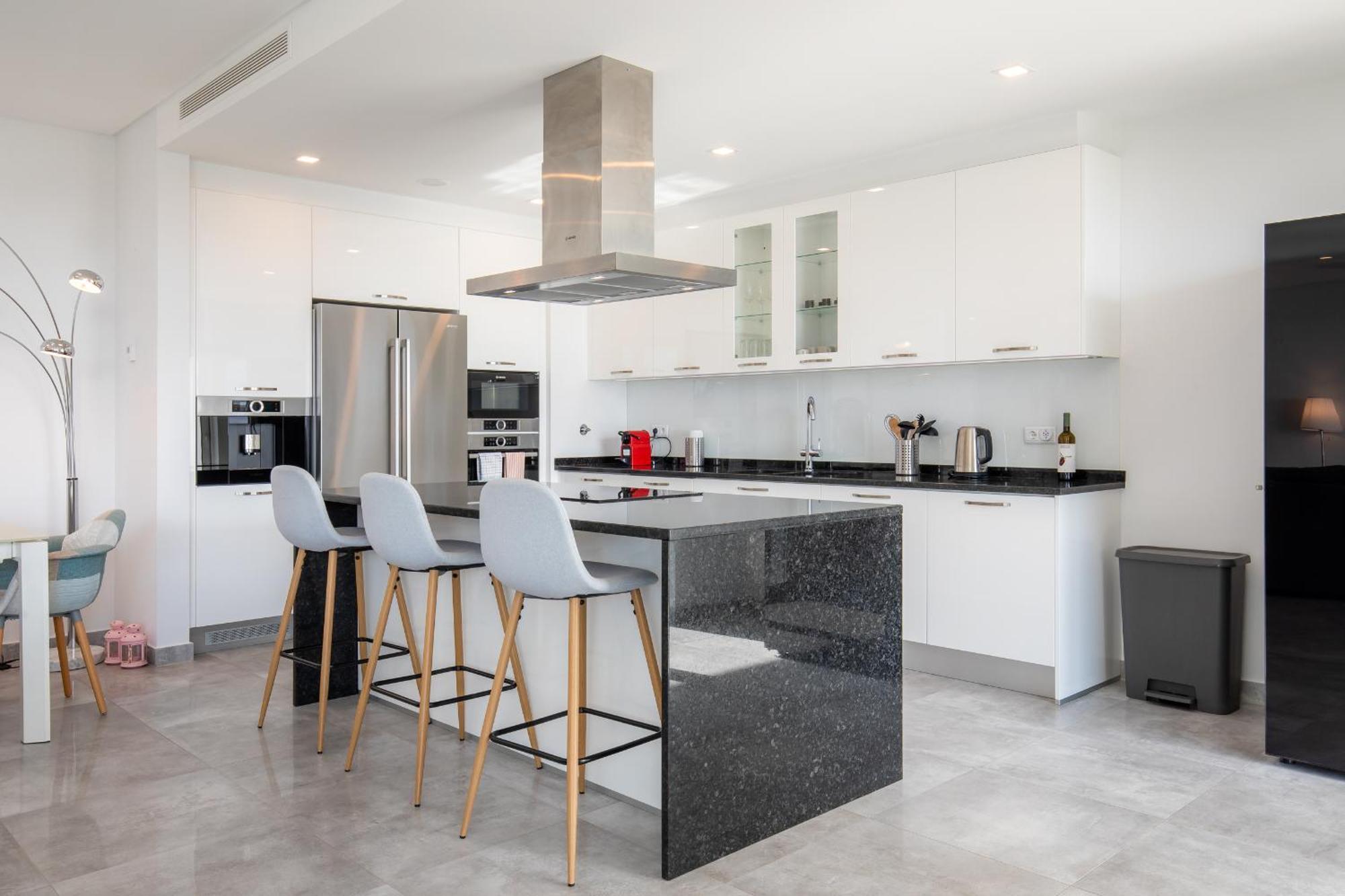 Casa Chloe Luxury Oceanview Penthouse Apartment *